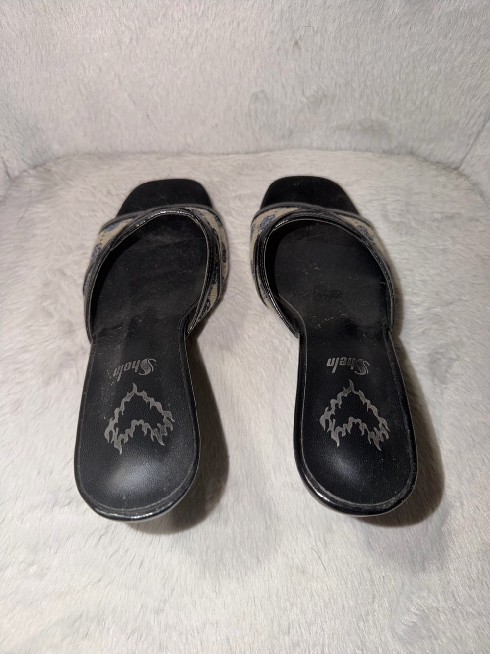 Heels - Picture 4 of 4